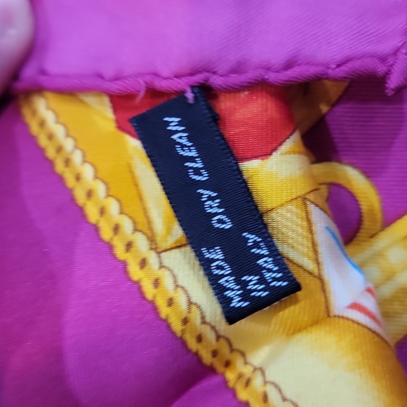 Authentic Celine silk scarf - Picture 7 of 8